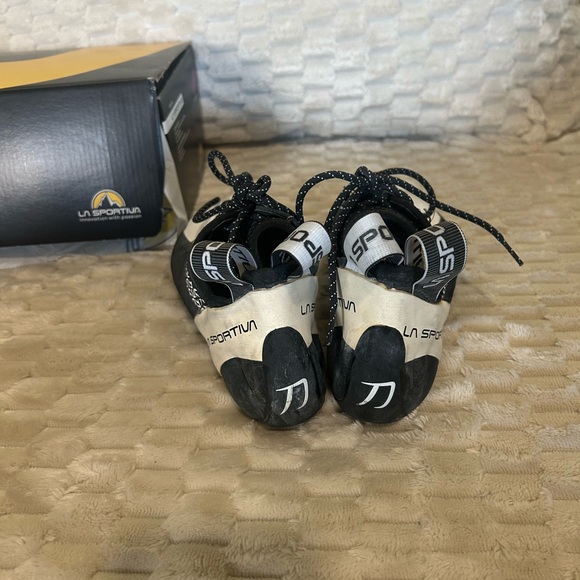La Sportiva Women's Katana Black and White Climbing Shoes - Picture 2 of 5